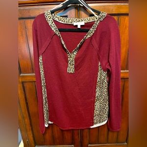 umgee 1XL crimson top with leopard print detail.